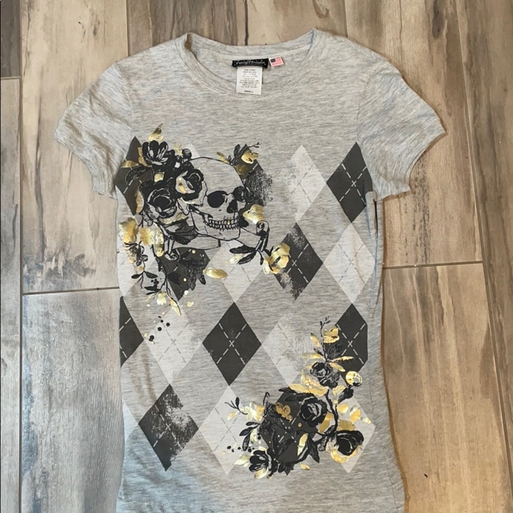 Realitee skull and Rose design t shirt